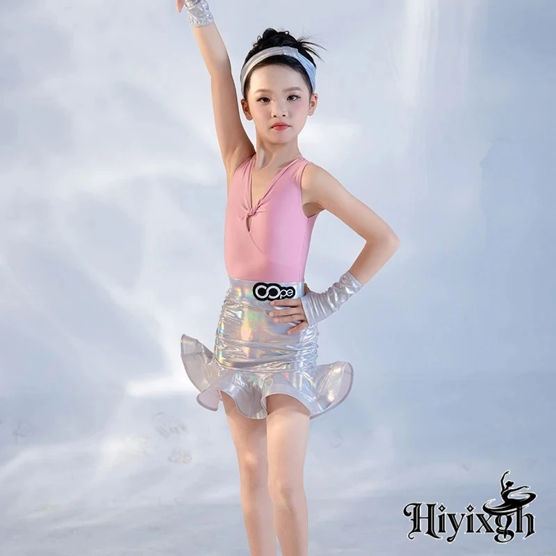 

Новый комплект для латиноамериканских танцев 2026 года для девочек: облегающий розово-серебристый костюм без рукавов для соревнований по чача-румбе