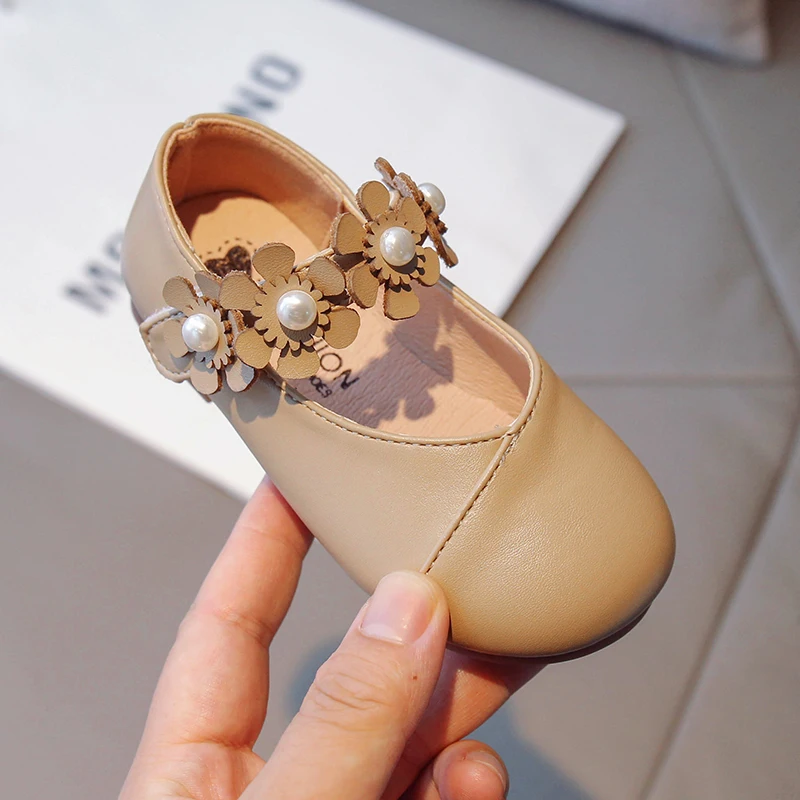 

Spring And Autumn Suitable Soft Fabric Bottom Mary Jane Shoes for Baby Girls Aged 4-7 Months Featuring a PU Material And Design