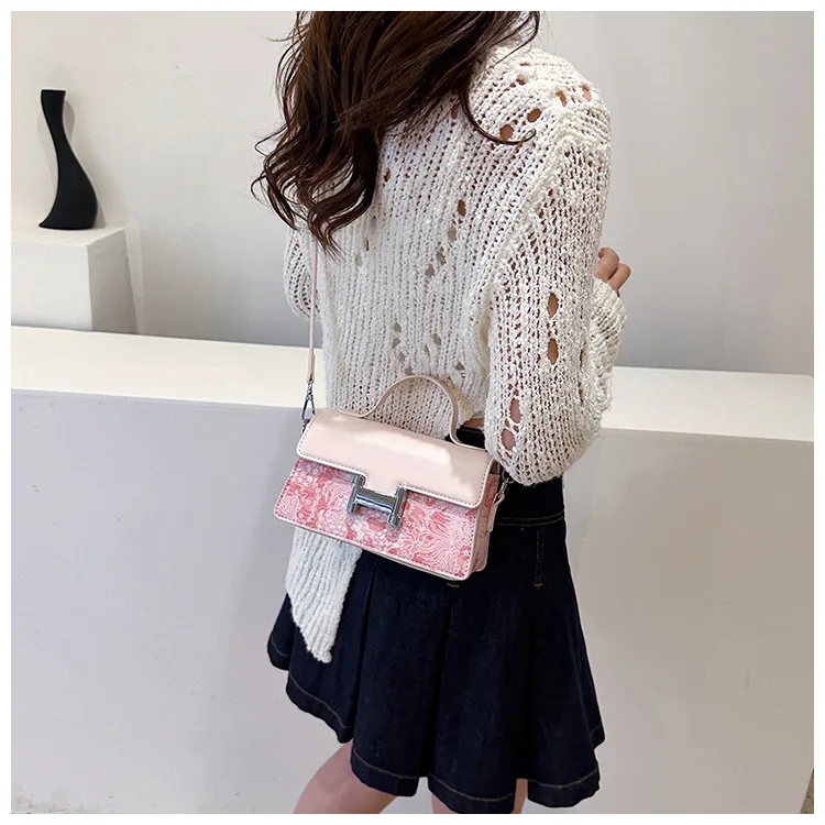 Минималистичная женская сумка через плечо 2025 года, уникальная сумка через плечо для повседневного шика, современная сумка со съемным ремешком-цепочкой