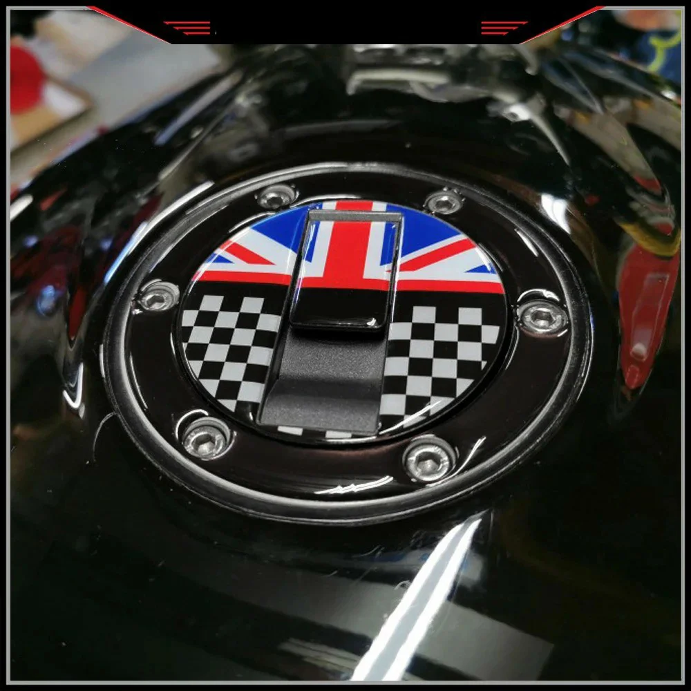 Рисунок 6 - Наклейка на бак Triumph