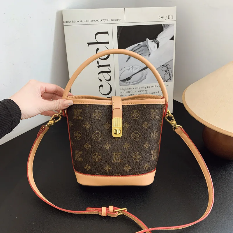 

Сумка-ведро с принтом 2025 года, винтажная сумка-тоут для женщин, просторная сумка через плечо, большая вместительная сумка на плечо, ретро сумка «день-ночь» ​