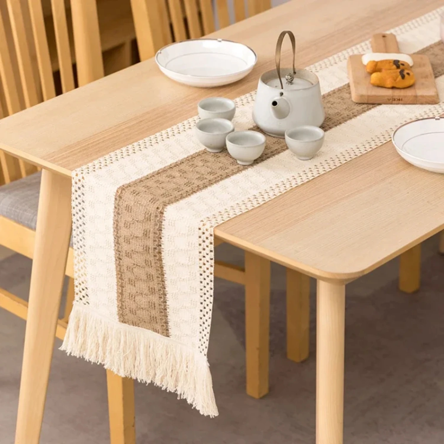 Transform your dining experience with this exquisite and premium farmhouse-style table runner. Effortlessly elevate your dining 