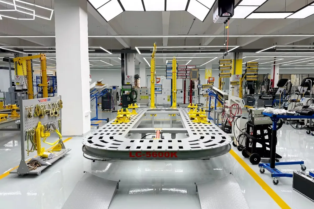 Heavy Duty Auto Body Frame Machine  100kN Full Platform Collision Repair Bench for Collision Repair Workshops