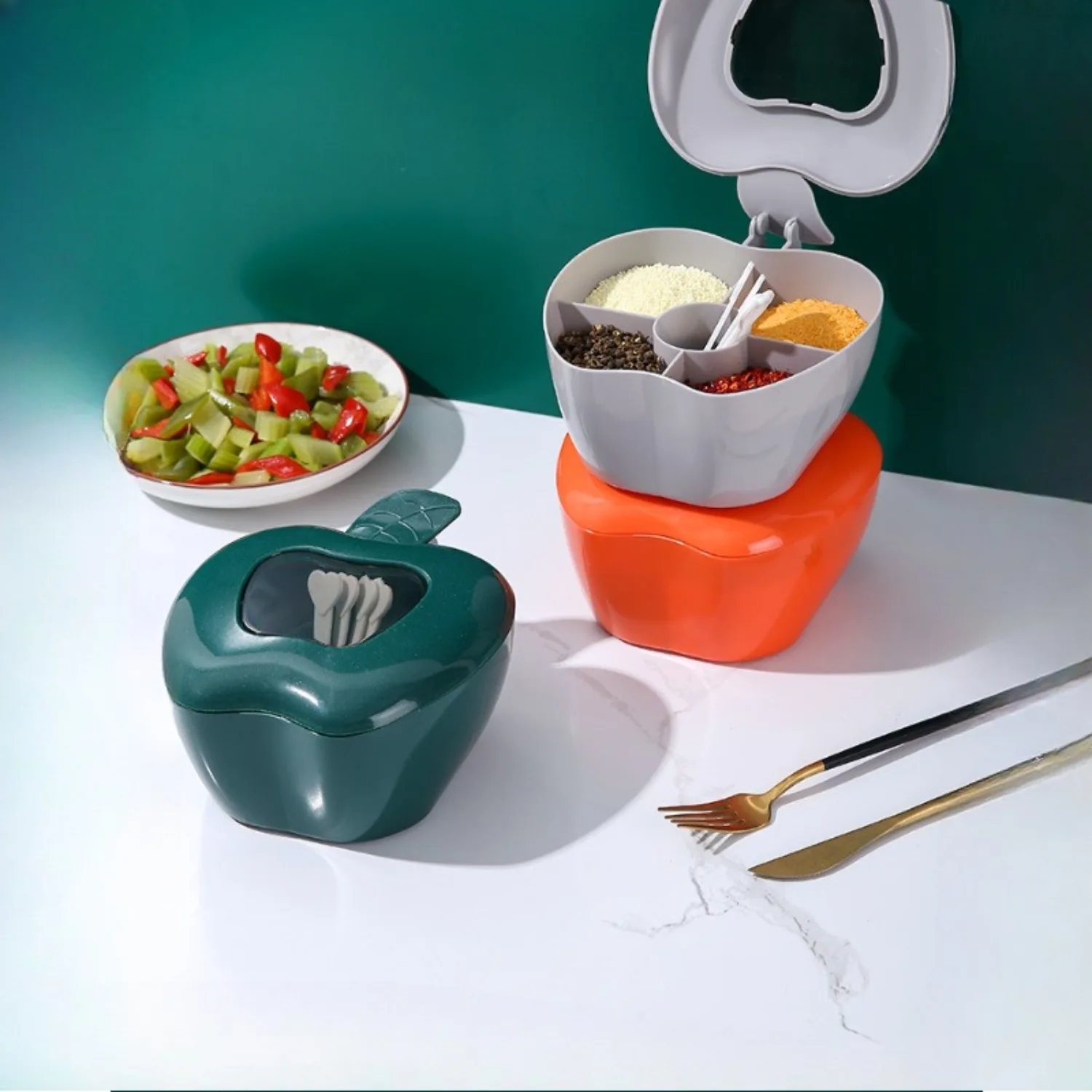 Creative Apple Shaped Multi Grid Design Seasoning Box, Comes with 4 Spoons, Perfect for Salt, Sugar, and Various Seasoning