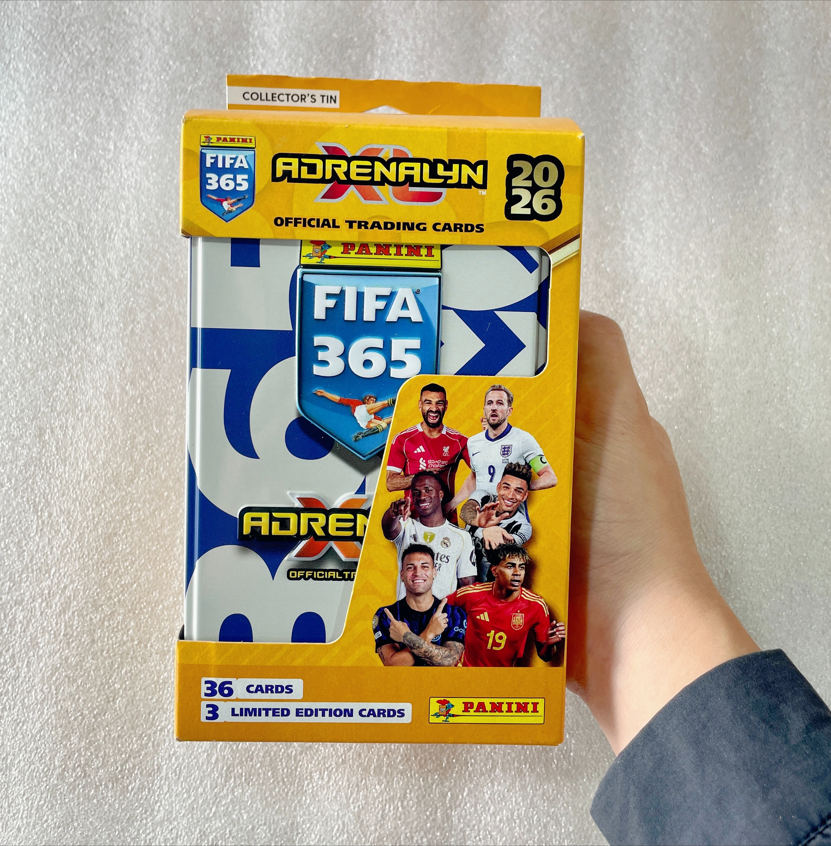 photo grad cards 2016-17 Panini Adrenalyn FIFA 365 Lionel Messi Limited Edition (Blond)  Trading Card
