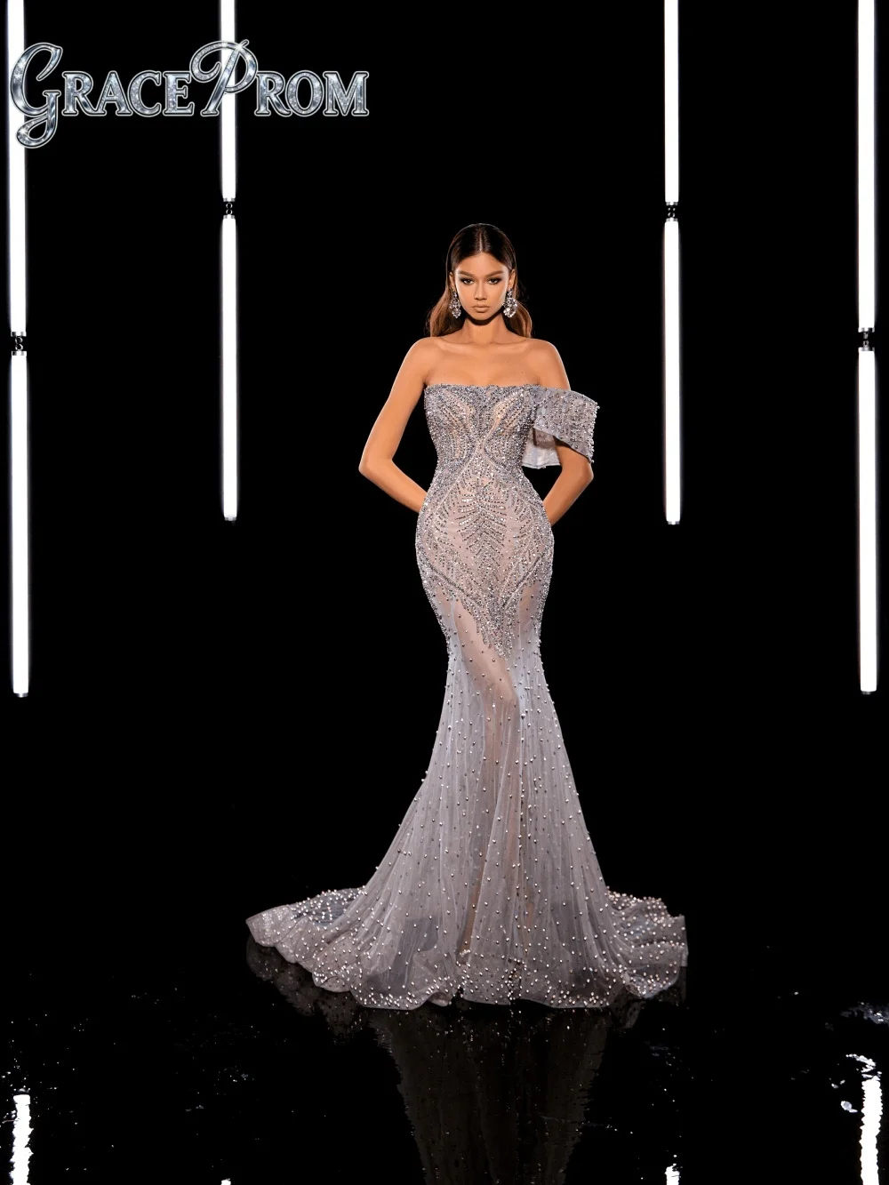 

Fashionable Off-Shoulder Evening Dress Graceful Beaded Crystal Evening Gown Charming A-Line Floor-Length Party Gown Customized