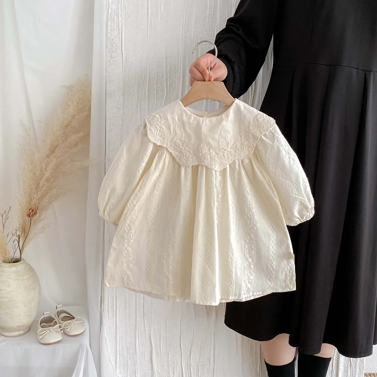 Autumn girl 9 months -6 years old Korean version flower embroidery dress for baby girls, big collar long sleeved princess dress