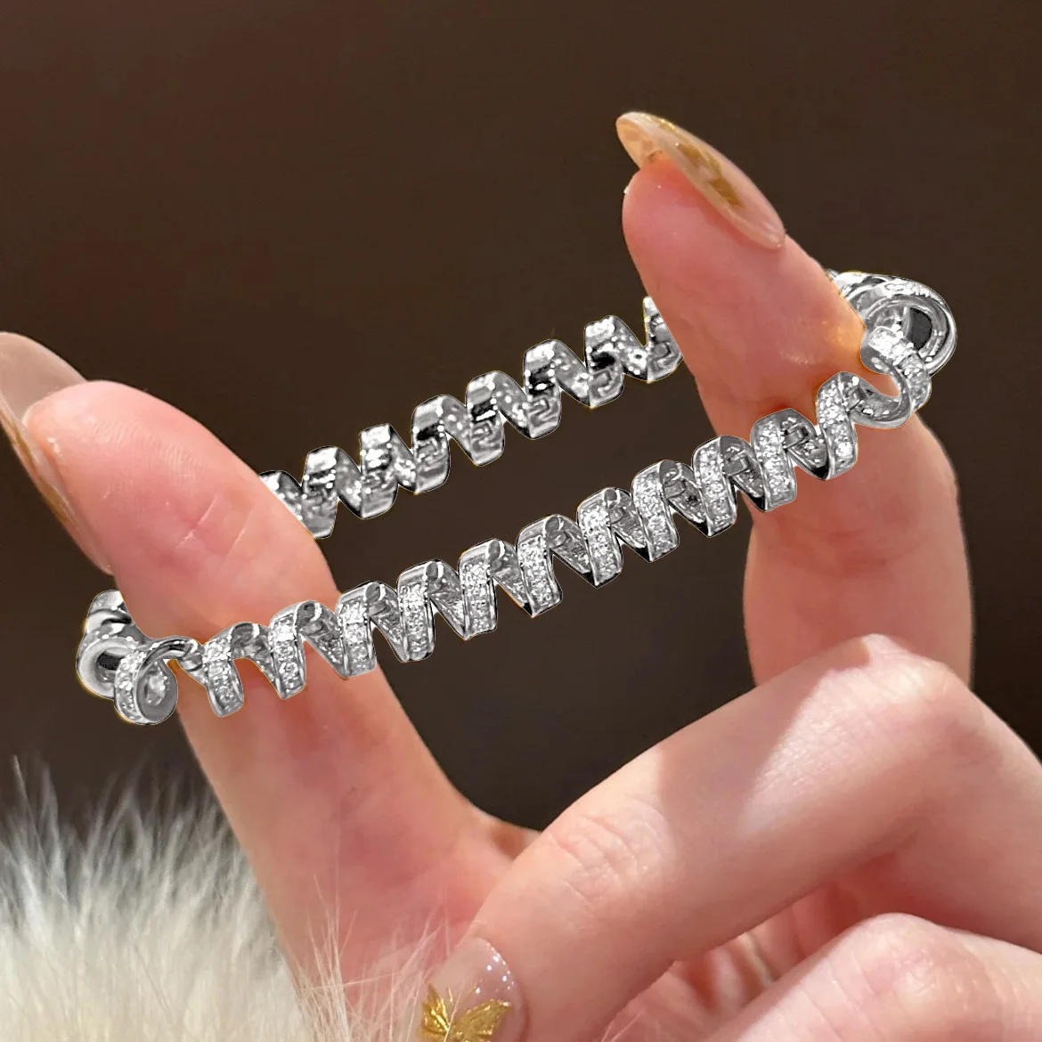 

Diamond-studded telephone cord-shaped bracelet