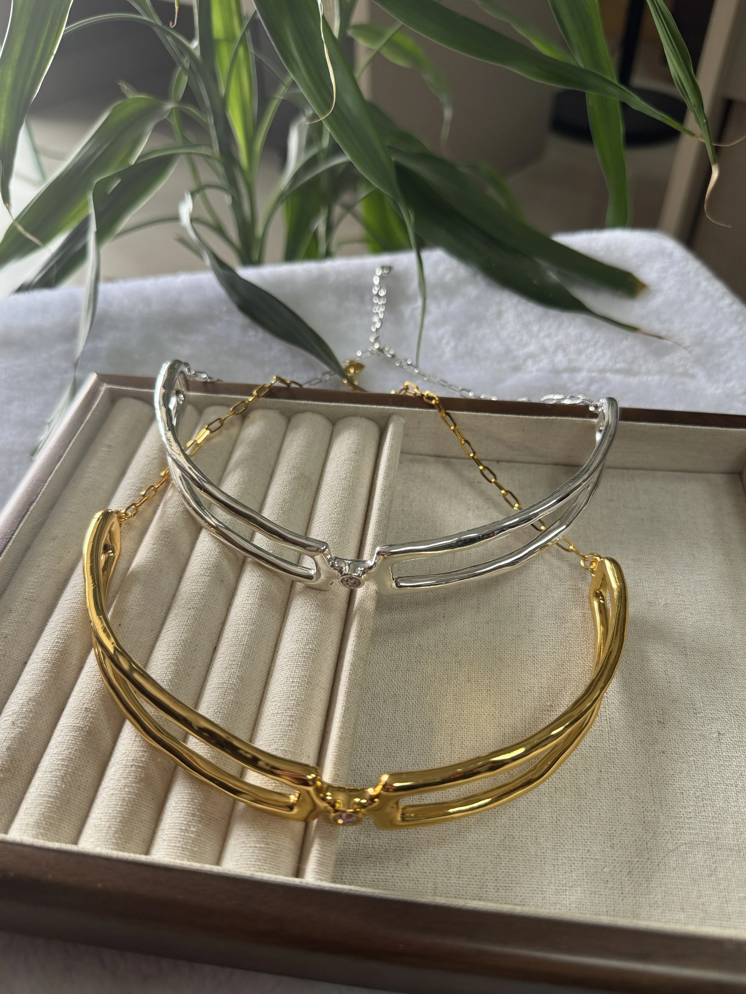 

UNOde50 Necklace Silver Plated S925 & Gold Plated 14K: Make a Statement with Uniquely Plated Jewelry