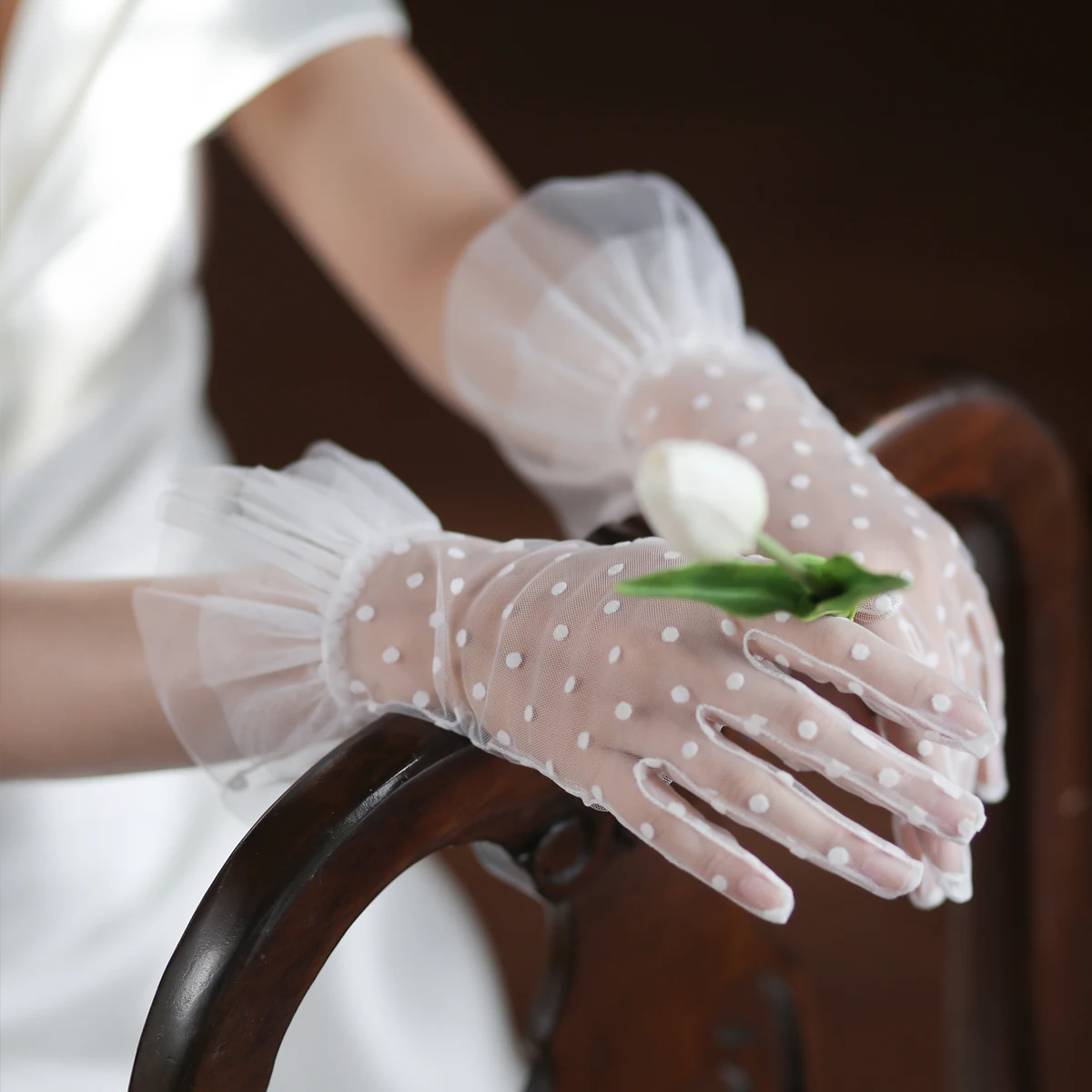 Wg063 elegante Hochzeit Braut handschuhe weiche Tüll Punkte Rüschen kurze weiße Handgelenk Bräute Brautjungfer Handschuhe Frauen Festzug Handschuh