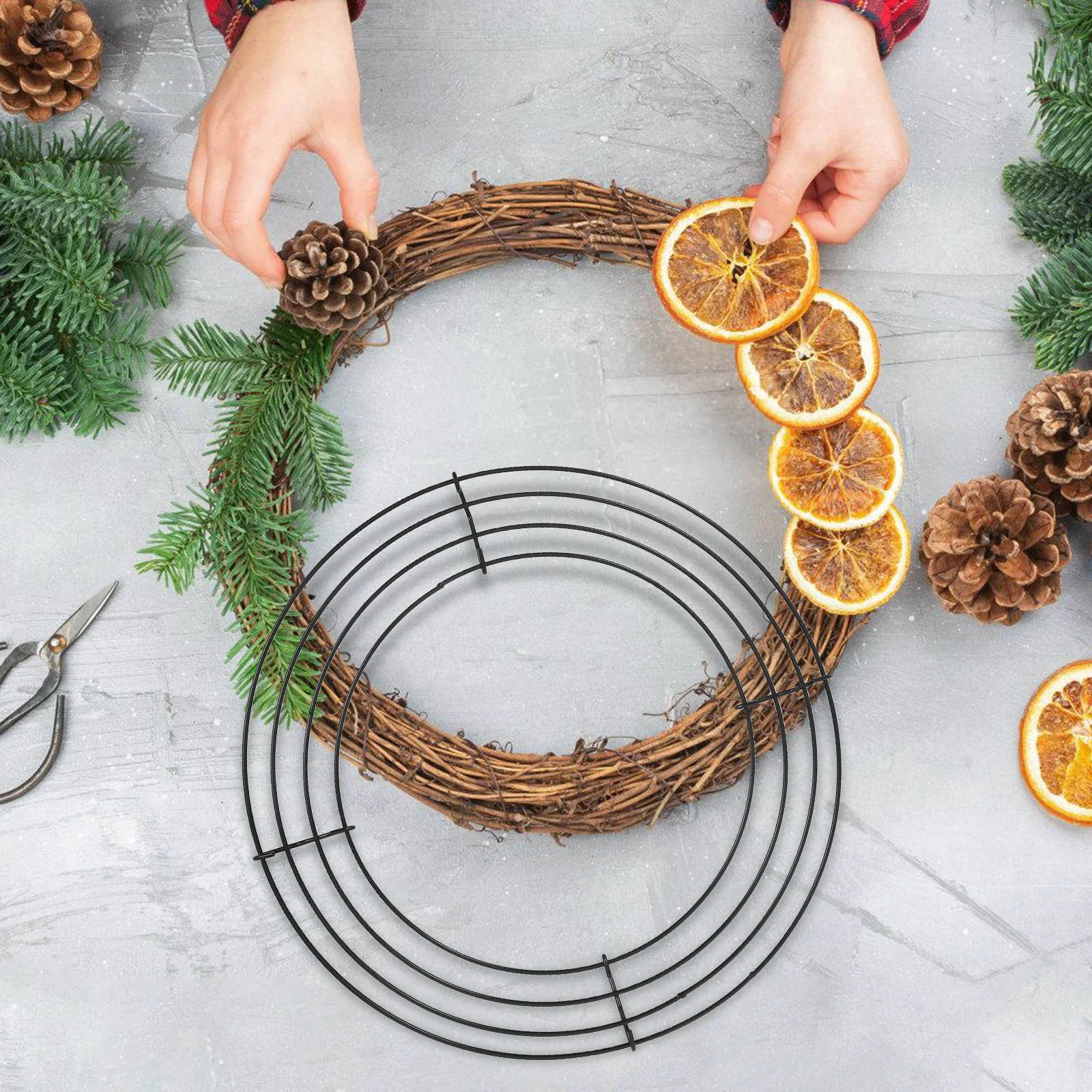 

1Pcs Iron Wreath Frame Solid Round Wreath Hoop for DIY Christmas Garland Decorations Festive Home Decor Accessory