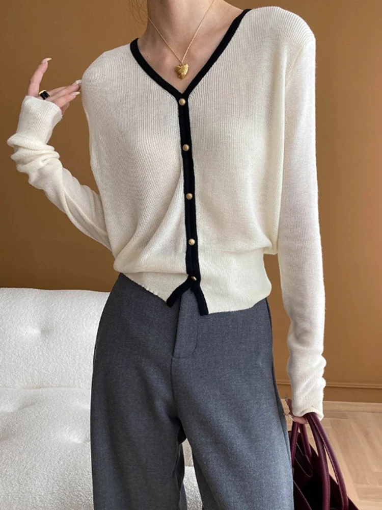 [LANMREM] Contrast Color Knitted Sweater Women V Neck Single Breasted Long Sleeve Office Lady Gathered Waist Top 2024 Autumn New