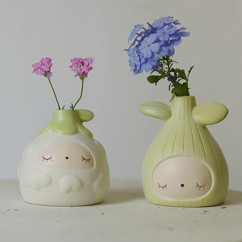 Creative Cartoon Seed Shaped Bud Vase Porcelain Home Office Display Small Cute European Pot Vase Mini Ceramic Vases