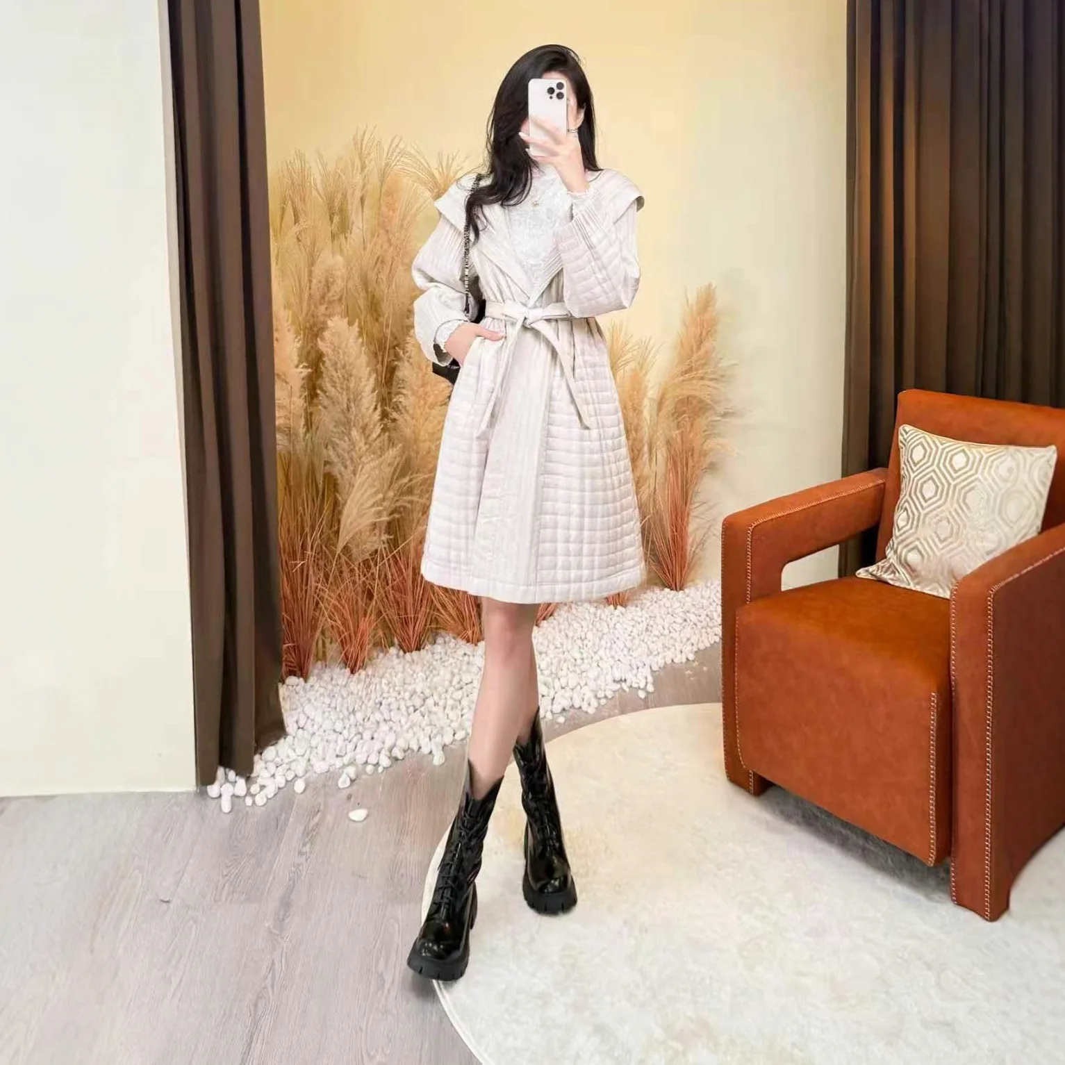 Miyake Chaqueta de algodón plisada temporada Otoño/Invierno 2025 para mujer, moda de longitud media para mujer, Chaqueta de algodón cálida con capucha plisada