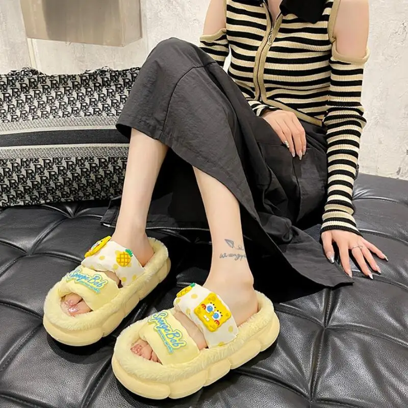 Winter nieuwe pluche katoenen pantoffels voor meisjes Cartoon schattig huis dikke bodem pluche pantoffels comfortabel en zoet om buitenbanken te dragen