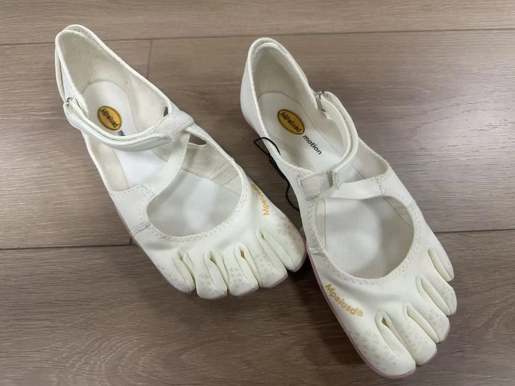 أحذية نسائية كاجوال بخمسة أصابع - أحذية يوجا بيلاتيس للرقص بنعل ناعم غير قابلة للانزلاق وخفيفة الوزن ومريحة للتدريب في الأماكن المغلقة