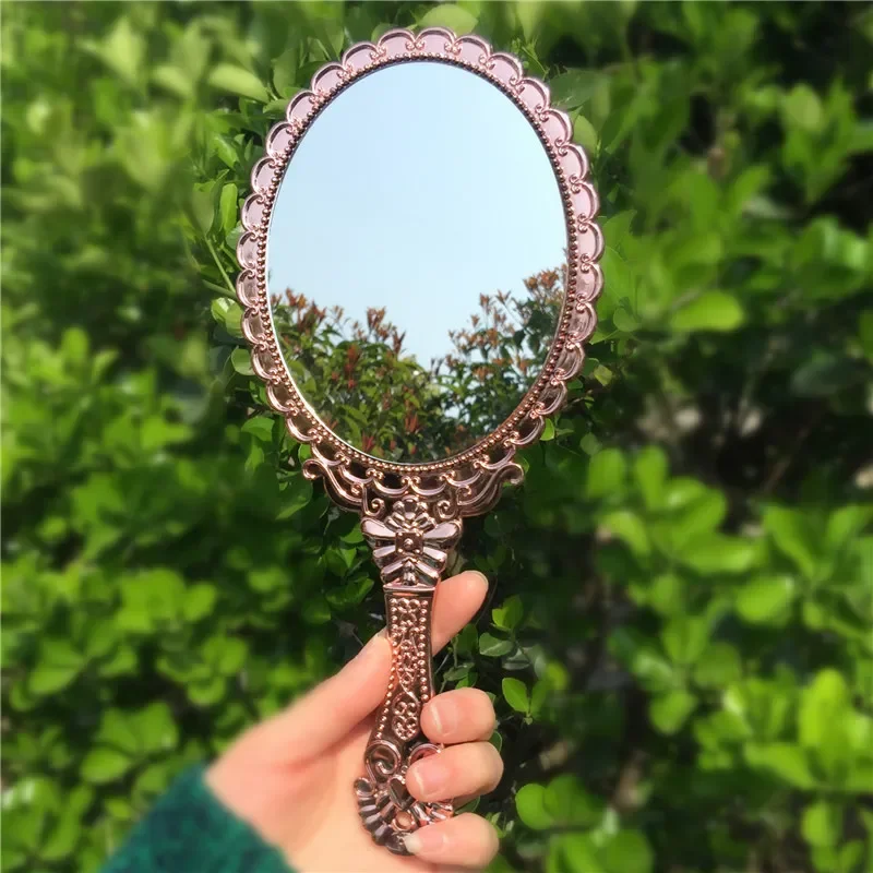 1Pcs Portable Vintage Makeup Mirror Hand Hold Oval Round Mirror Noble Restore Ancient Ways Court Mirror Beauty Tool