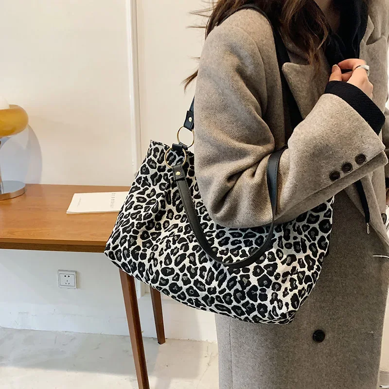 Women Popular Handbags Large Capacity Leopard Shoulder Bags 2023 New Fashion Tote Shopping and Travel Bags Canvas