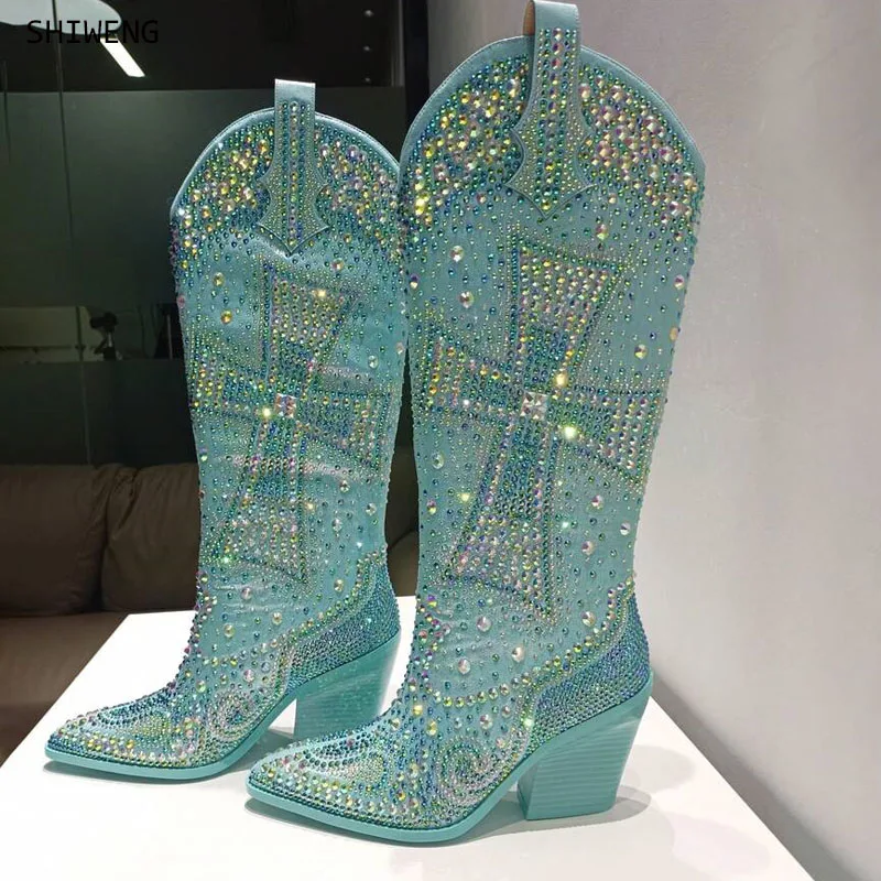 

2025 женские сапоги до колена в стиле вестерн с острым носком и стразами, блестящие женские сапоги до середины икры на блочном каблуке 44
