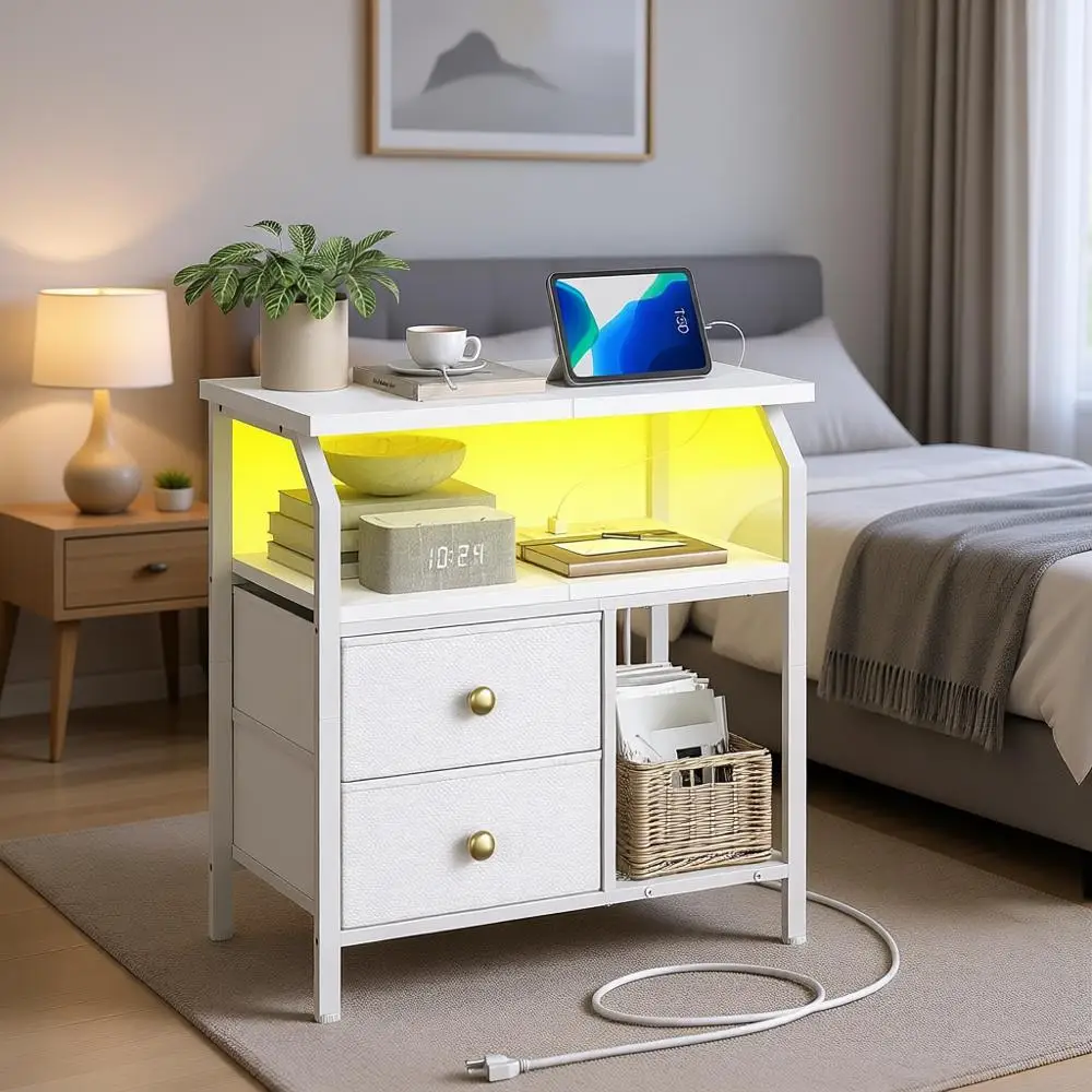 

Прикроватная тумба с широким светодиодным освещением, зарядной станцией и тканевыми ящиками для спальни