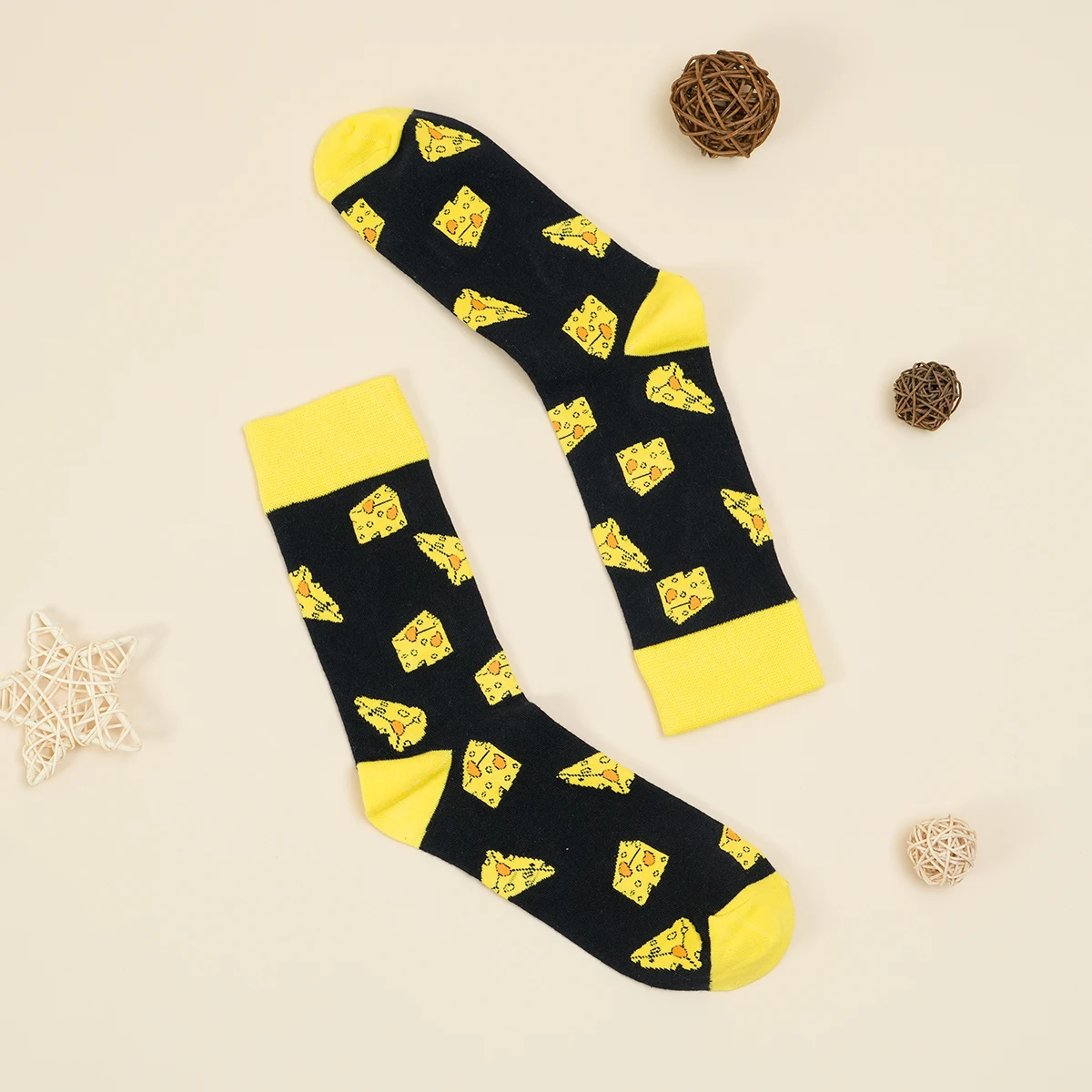 1 Pair Delicious Cheese Pattern Comfy Soft Breathable Mid Calf Men\'s and Women\'s Socks Suit In All Season For Daily