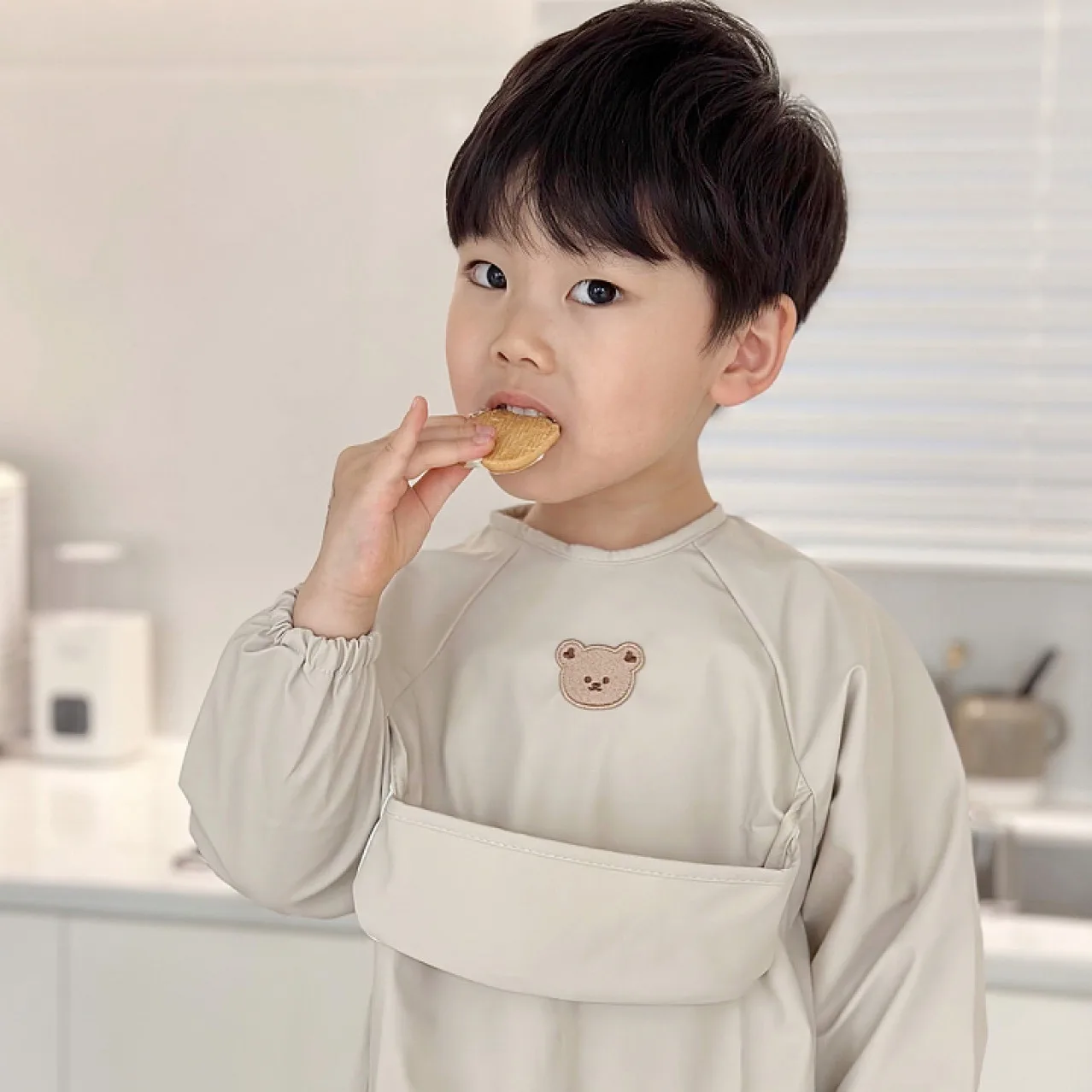 New Children Feeding Aprons Long Sleeve Baby Bib With Pocket Full Cover Kid Gown With Bag Waterproof Long-Sleeve Smock