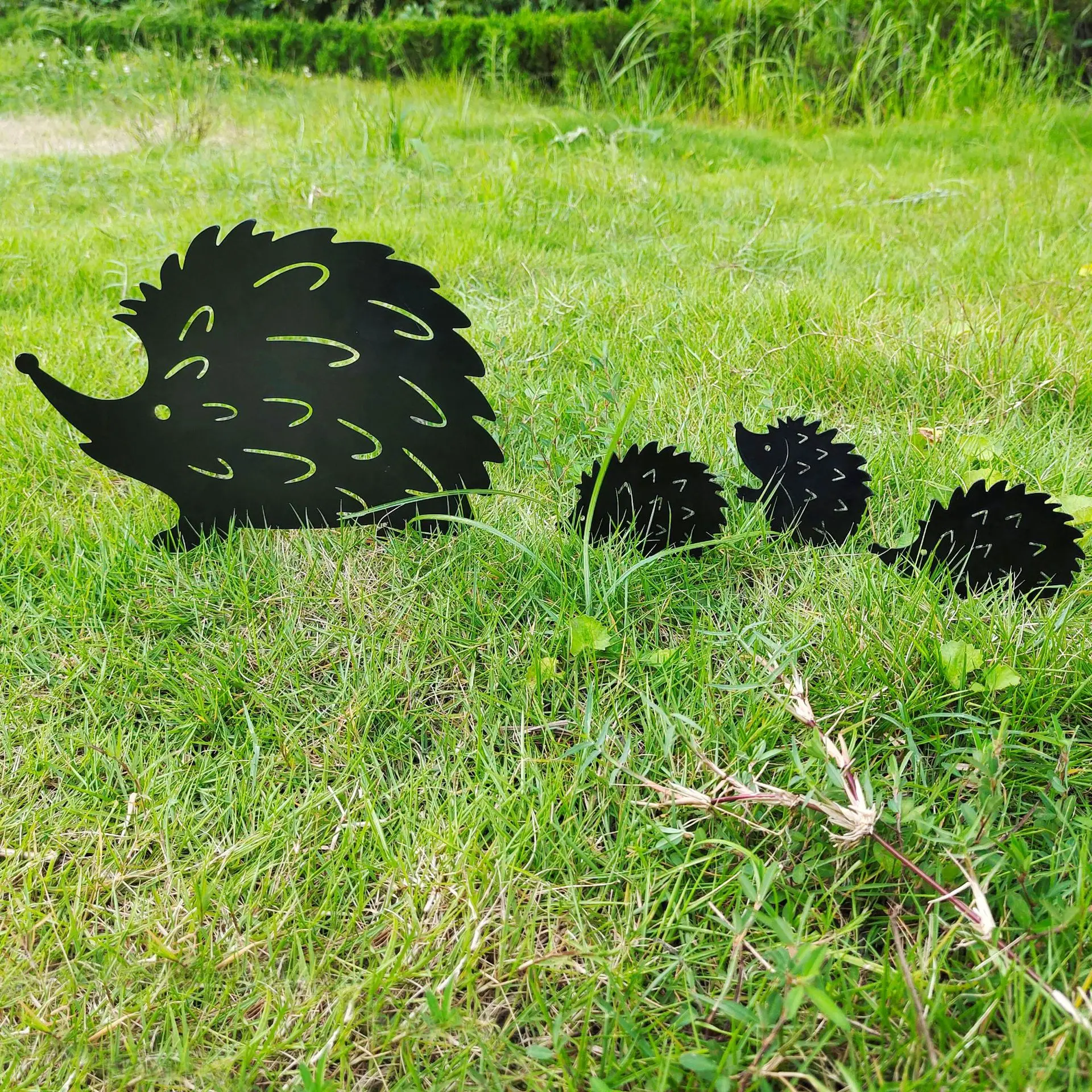 

The Hedgehog Family Garden Decoration - Adorable Metal Ornaments for Outdoor Spaces Artwork for Outdoor Yards