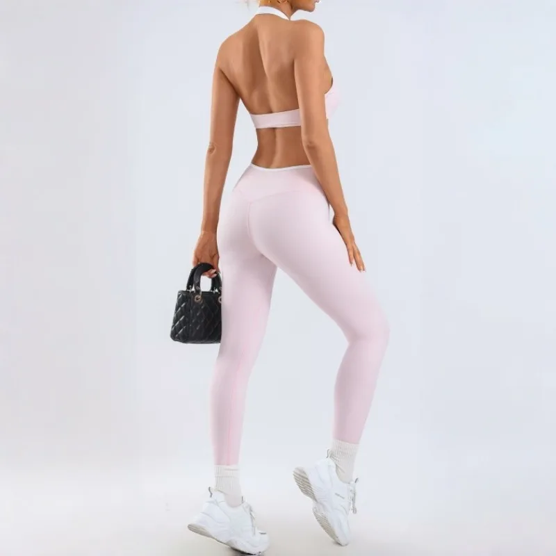 completi-yoga-donna-set-sportivi-slim-fit-per-palestra-fitness-corsa-e-allenamento-con-dettagli-estetici-sul-retro-e-effetto-push-up-sui-fianchi