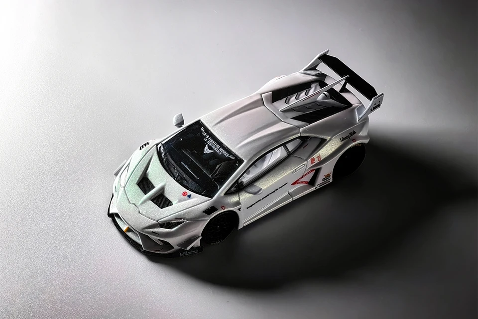 チャン グエン1/64 Huracan Lilith WBK ミニカー Here are the first