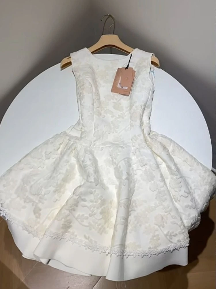 Frankreich Elegante Spitze Ärmellose Kleider Sommer Neue Süße Prinzessin Floral Stickerei Kleid Frauen Design Casual Geburtstag Kleidung