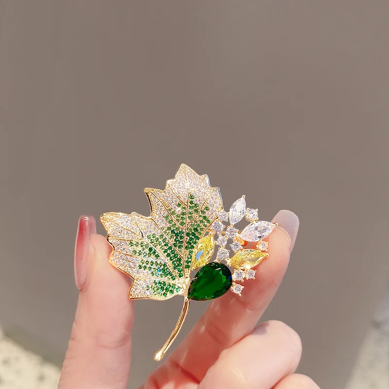 Trendy Rhinestone Leaf Maple Brooches Pins for Women Girls Wedding Party Green Jewelry Shirt Suits Cloth Accessories Cute Gift