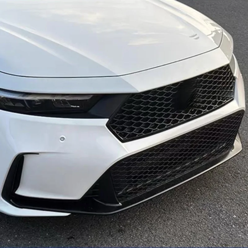 

Подходит для Honda Accord 11-го поколения 2023 года, модифицированная глянцевая черная решетка радиатора с декоративной окантовкой в виде сот.