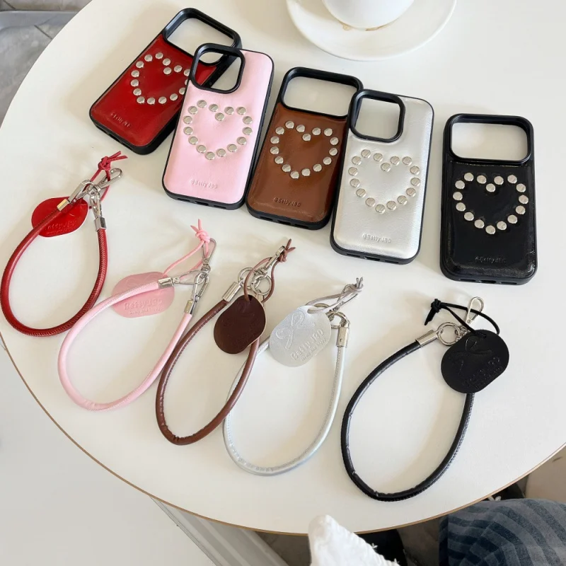 

Oil wax leather heart-shaped studded phone case compatible with Apple17/16PROMinimalist Hanging StrapiPhone15/14Niche