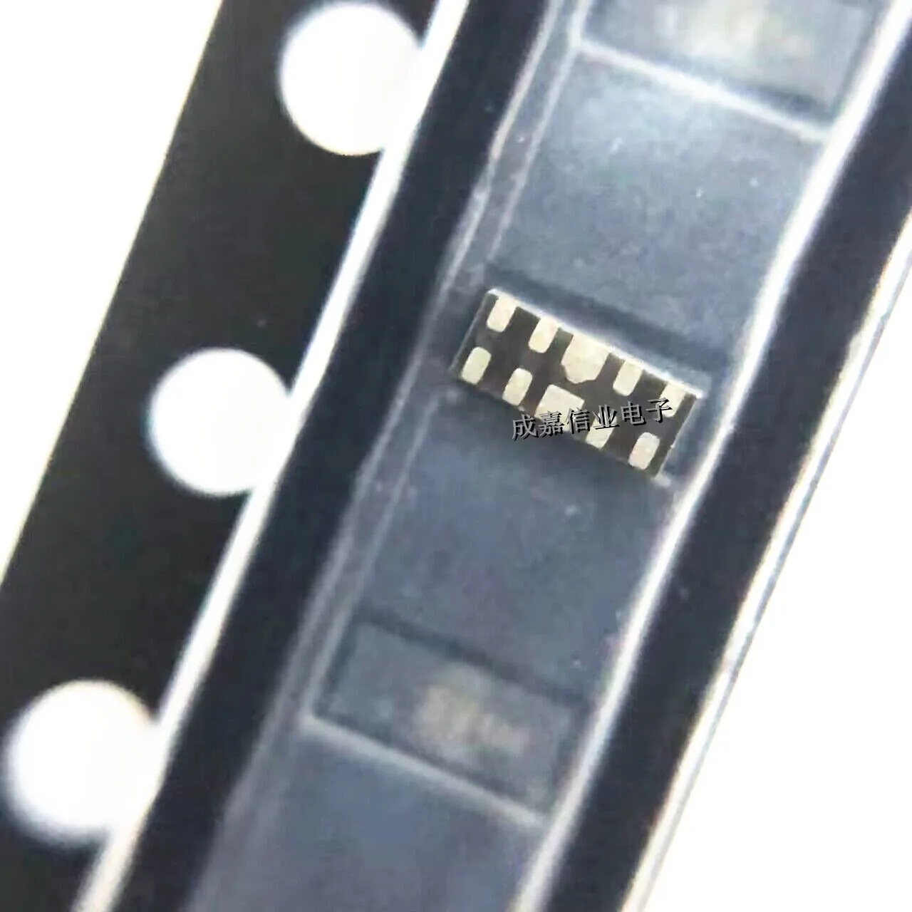 100 قطعة/الوحدة ESD5304D-10/TR UDFN-10(1x2.5) بمناسبة ؛ 5V4 4-Lines ، أحادي الاتجاه ، السعة المنخفضة للغاية المكثفات الجهد العابر