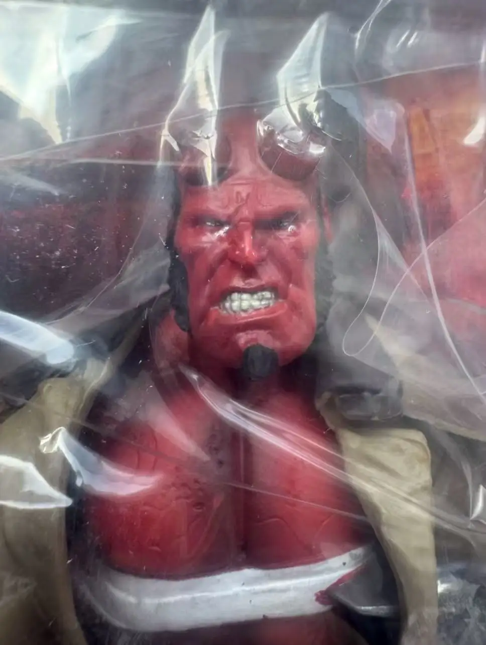 MEZCO Hellboy HELLBOY 7-inci Hands-on