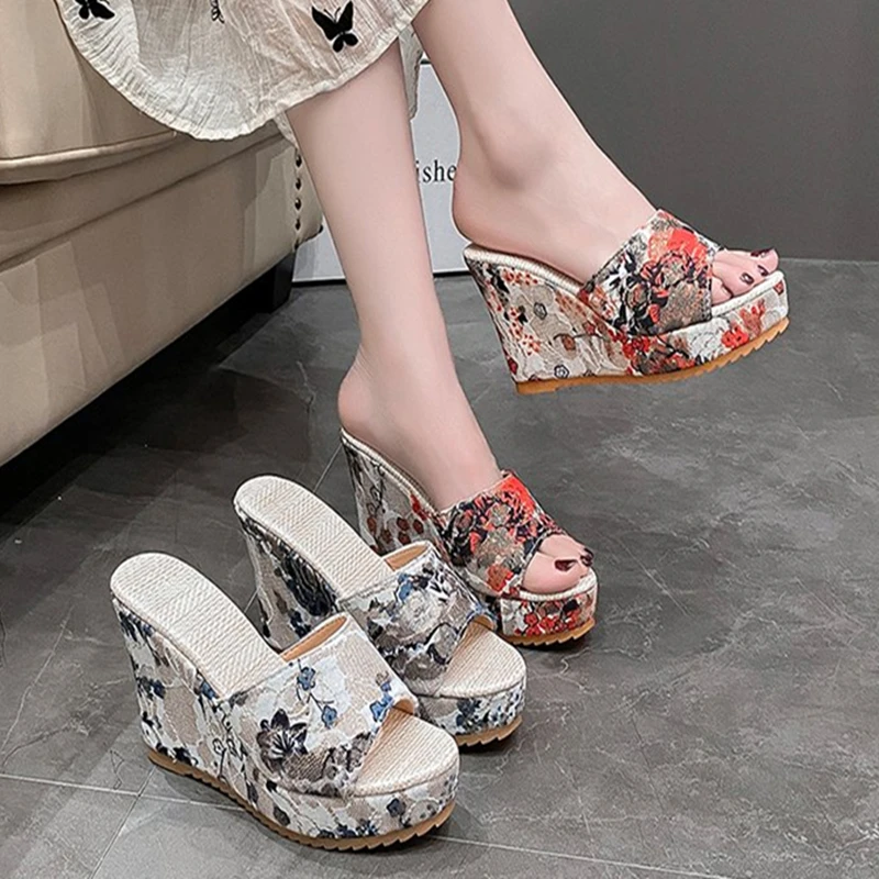 2024 Summer New Casual Fashion Round Toe Flower Thick-soled Wedge Platform Platform Fish Mouth Wedge Printed Slippers for Women