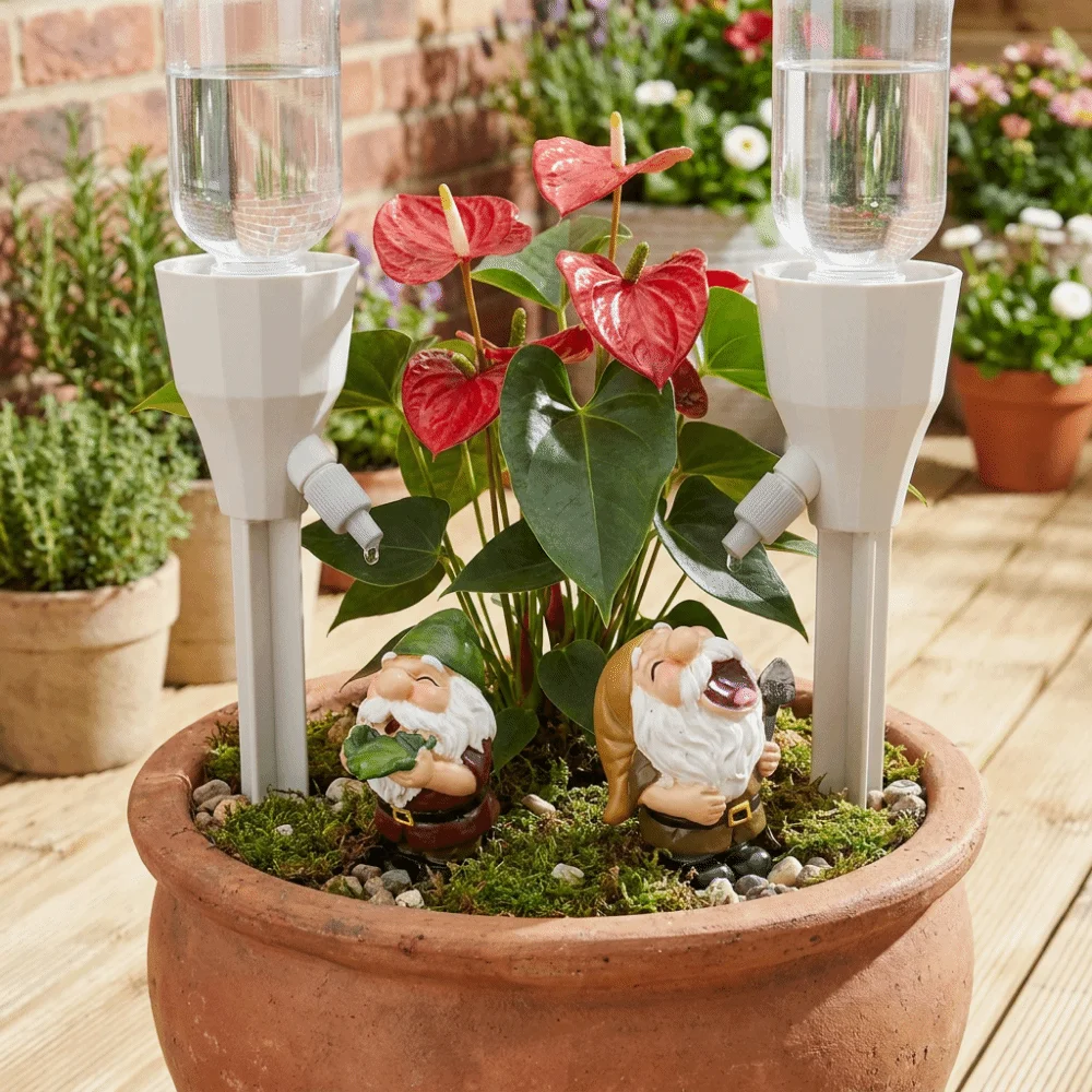 Smart Garden Watering Can - Gnomo in Resina con Irrigazione Automatica,