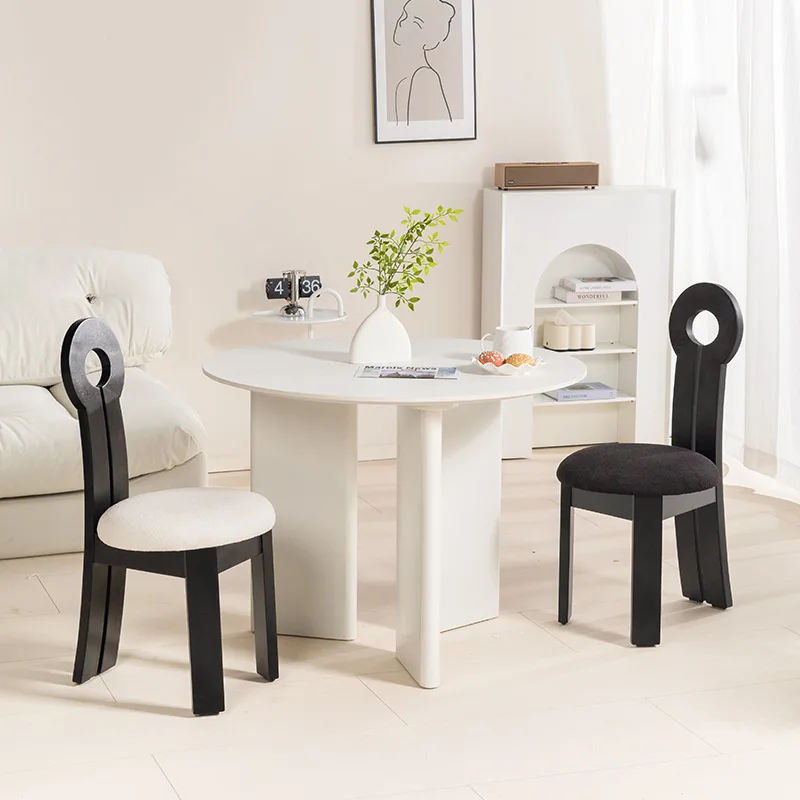 طاولة طعام بتصميم عصري مع سطح مستدير قوي وأرجل قوية، مناسبة للاستخدام المنزلي أو المكتبي #4