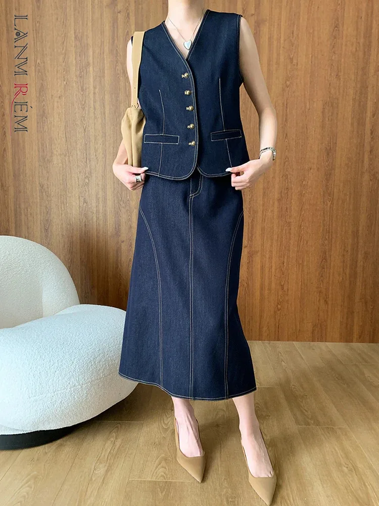 

[LANMREM] Denim 2 Piece Set For Women V Neck Single Breasted Sleeveless High Waist Mid-length Skirt 2024 Autumn New 26D9933