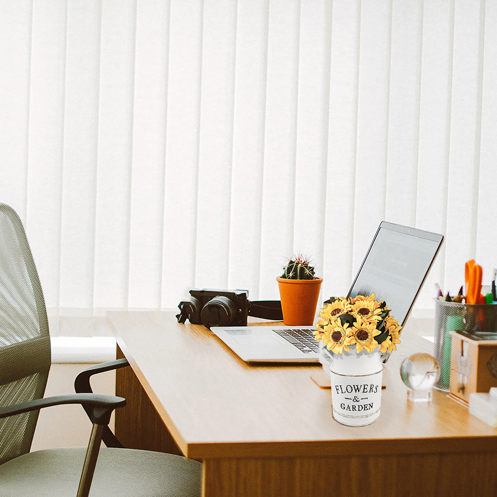 

1pc Metal Flower Arrangement Vase Galvanized Sheet Retro Letters Pattern Decorative Desk Vase For Living Room Bedroom Bar