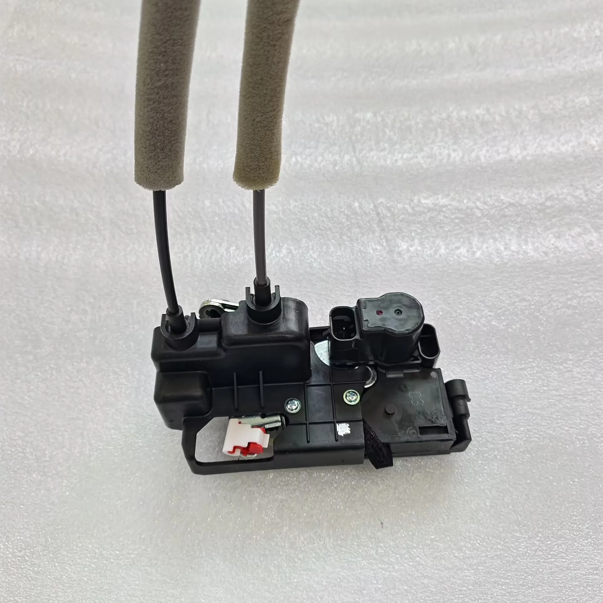 

LATCH & CABLE ASSY-Rear Door Left For Ssangyong Korando C # 7131034002