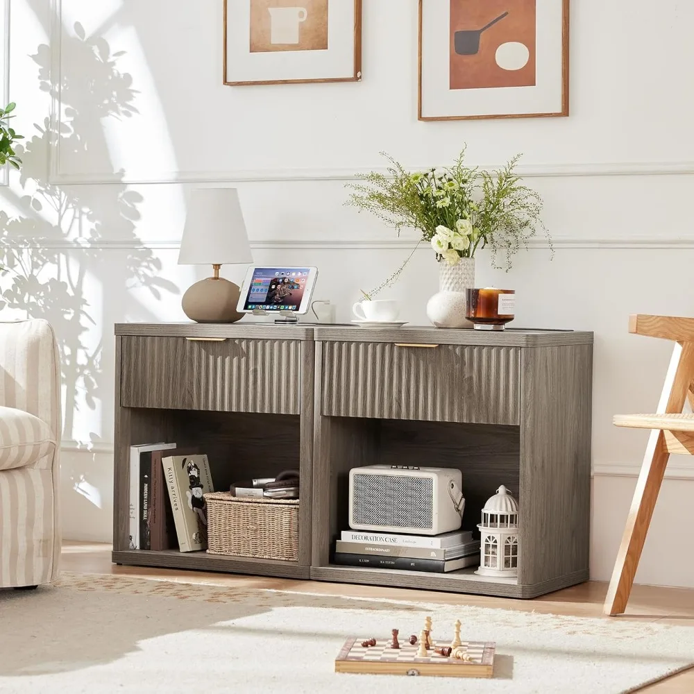 منضدة LEYAOYAO المخددة مع قاعدة شحن، طاولة نهاية 23 درجًا واسعةًا، حامل ليلي رمادي مع خزانة تخزين مفتوحة، Farmho