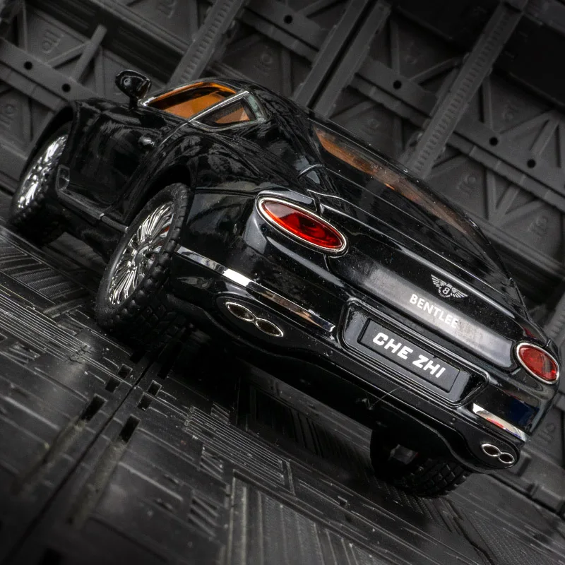 Puertas y capó de motor modelo de sedán de moda de aleación Bentley 1:24, el maletero se puede abrir como regalo de cumpleaños para amigos