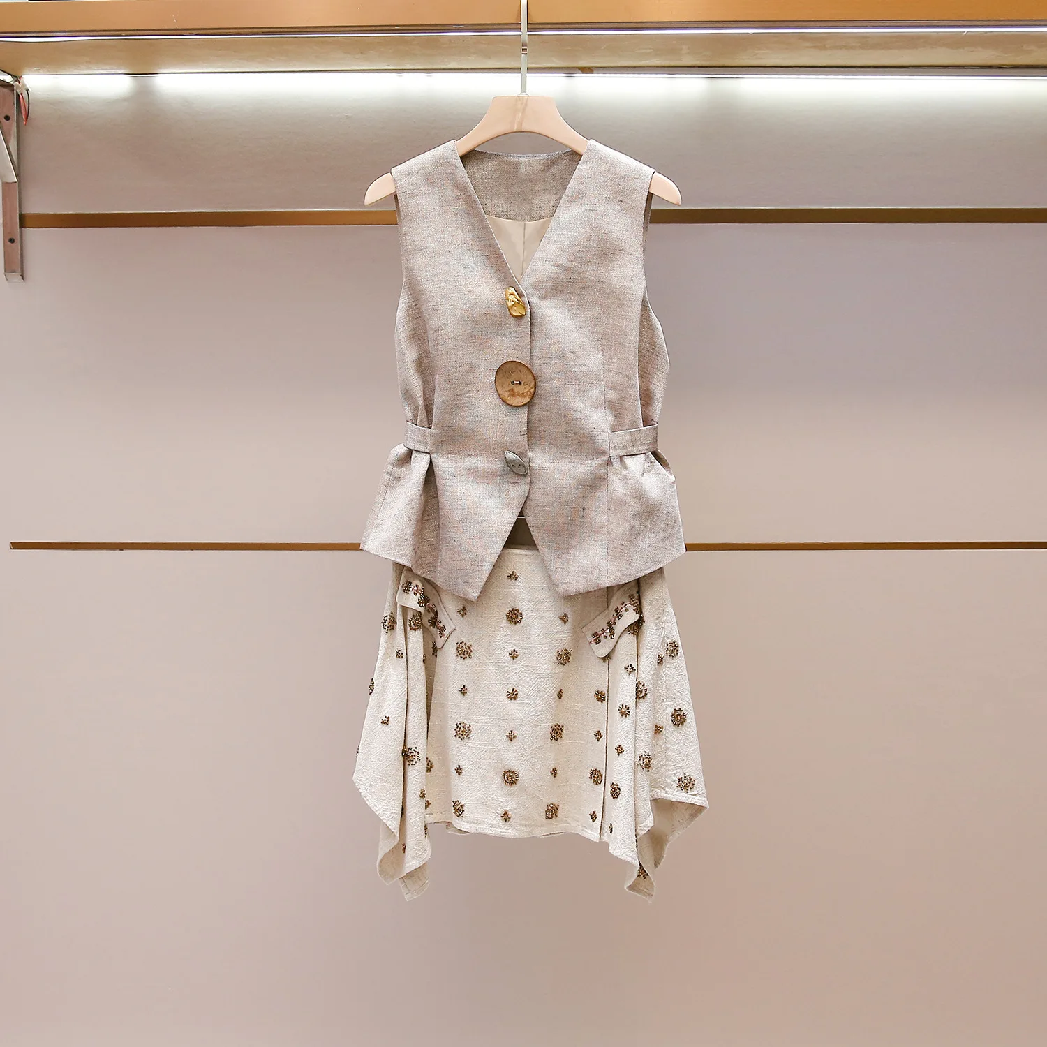 

Elegant Retro Polka Dot Vest And Skirt Set High-End Summer New Arrival Women's Fashion Casual Sportswear Ensemble