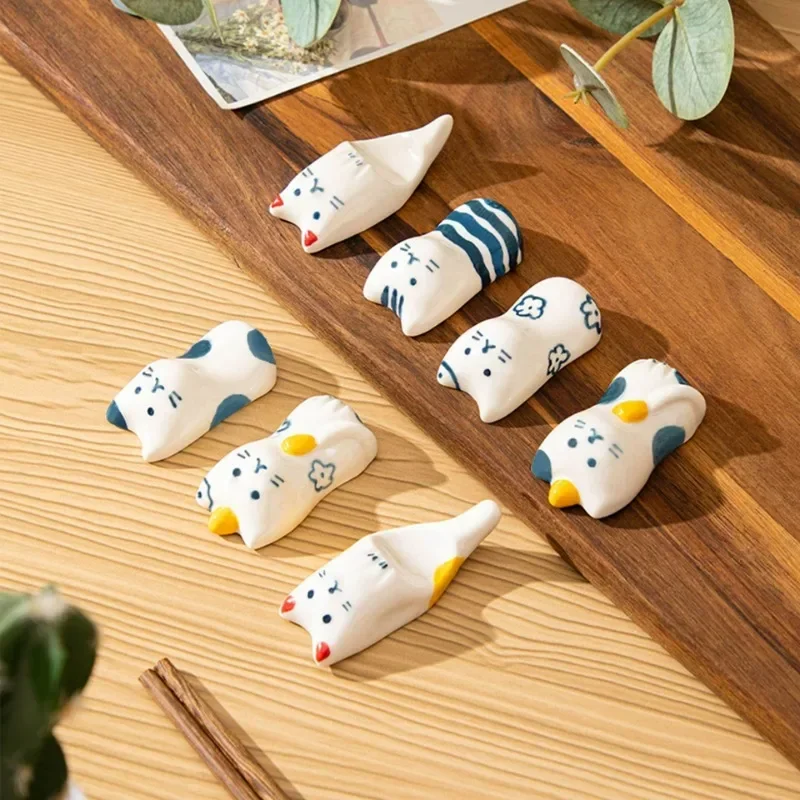 

1 PC Cat Ceramic Chopstick Holder Spoon Rest Japanese Home Mini Desktop Tabletop Shelf Cute Tea Pet Tableware Accessories