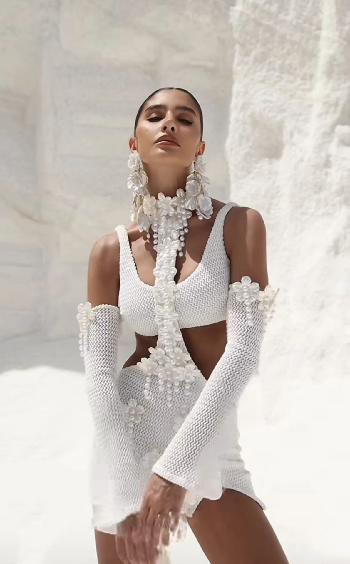 Solid Color Slim Beach Vacation Set Tassel Trimed Pearl Hollow out Flower Tube Top Knitted Dress Sexy Lady Summer Beach Vacation
