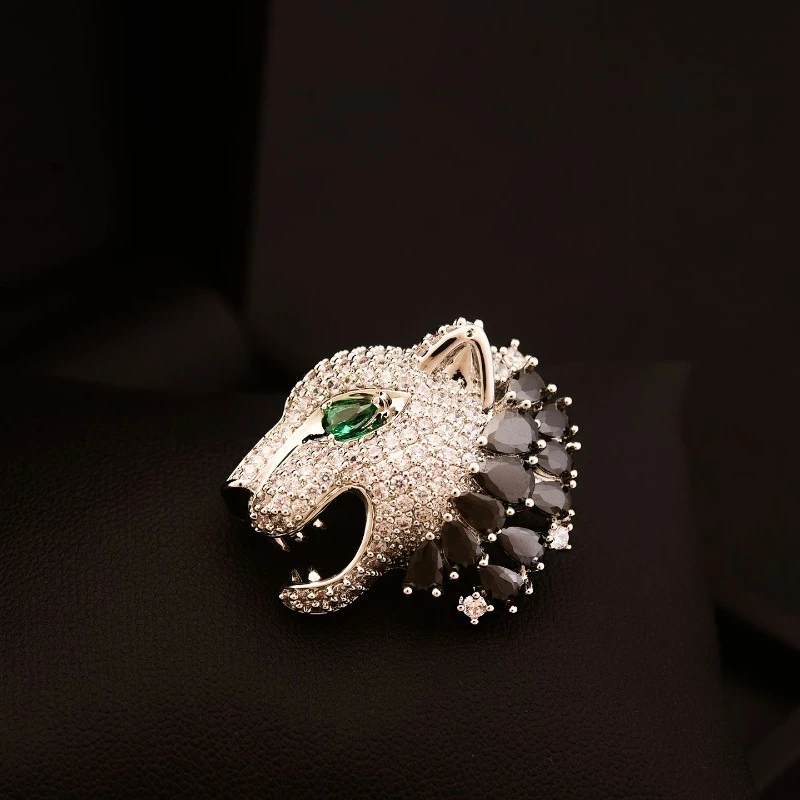 Luxury Leopard Head Brooch, 3D Sparkling Animal Lapel Pin for Men Women, Elegant Suit Coat Collar Badge Jewelry Gift for Her Him