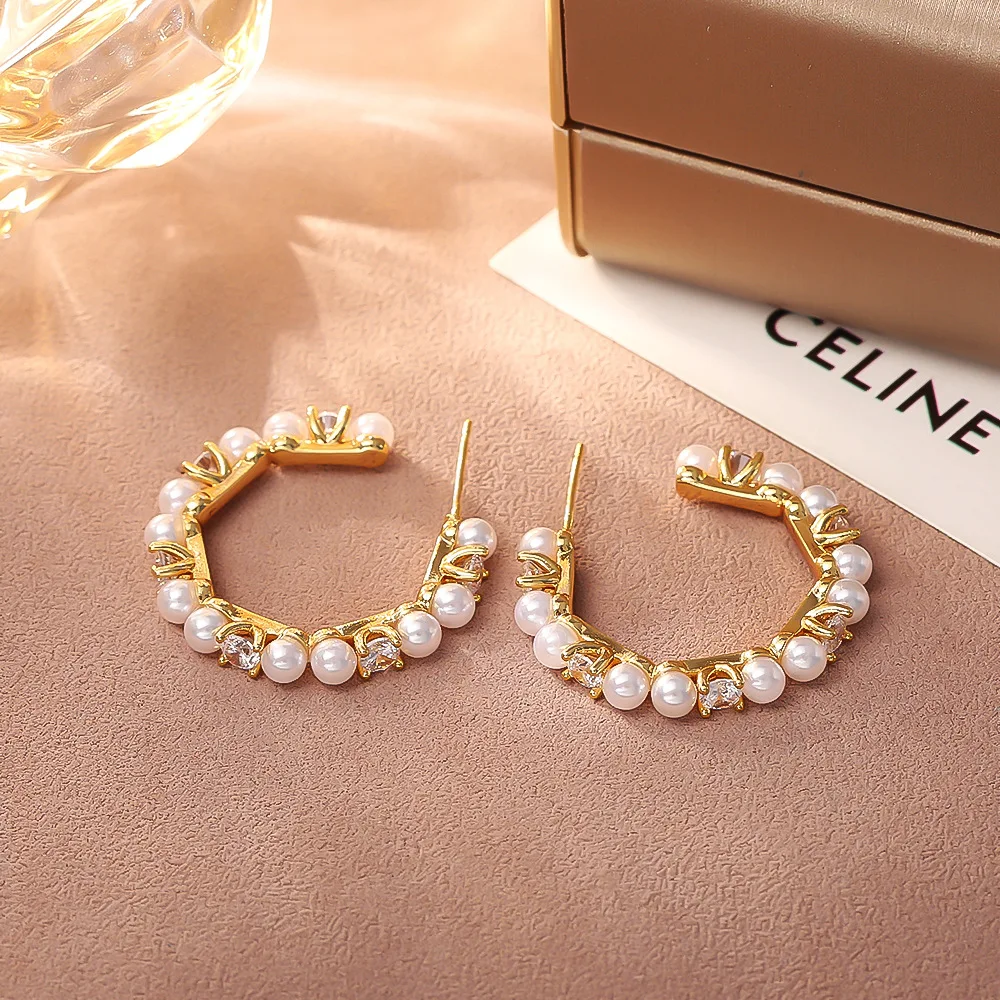 

Niche temperament C-shaped bead earrings light luxury high-end silver needle zircon earrings fashionable temperament earrings