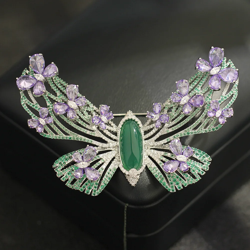 

Изысканная брошь-бабочка с микроинкрустацией зеленым цирконом для женщин: элегантный и уникальный аксессуар в виде насекомого, универсальный дизайн, булавка-корсаж
