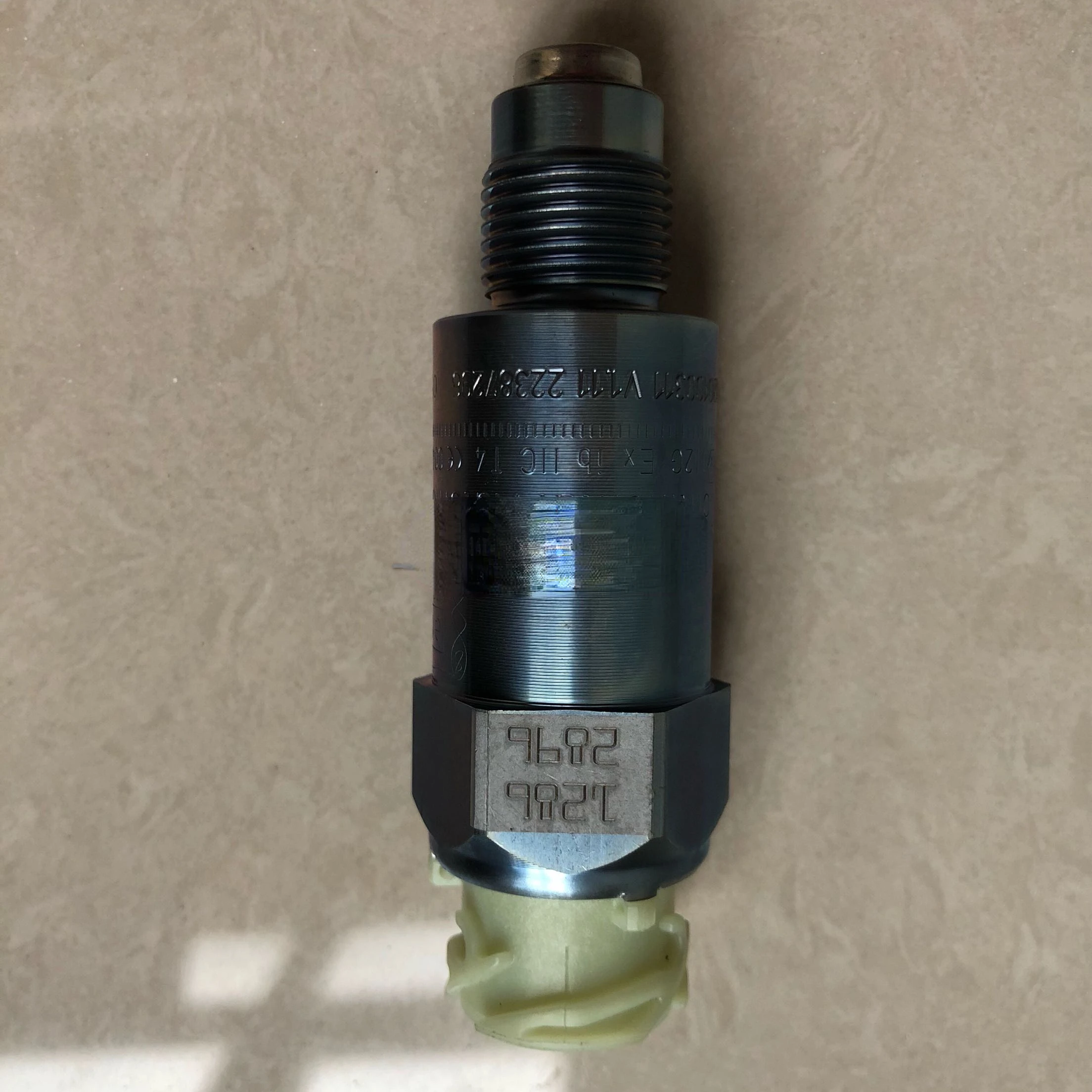 

Suitable for Volvo gearbox sensors Volvo truck pump truck logistics vehicle gearbox sensors